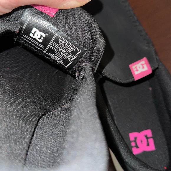 Women’s Slip On DC - Picture 3 of 4